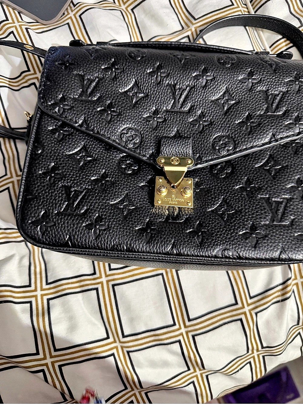 Fashion Inspired Métis Style Crossbody Bag (Black)
